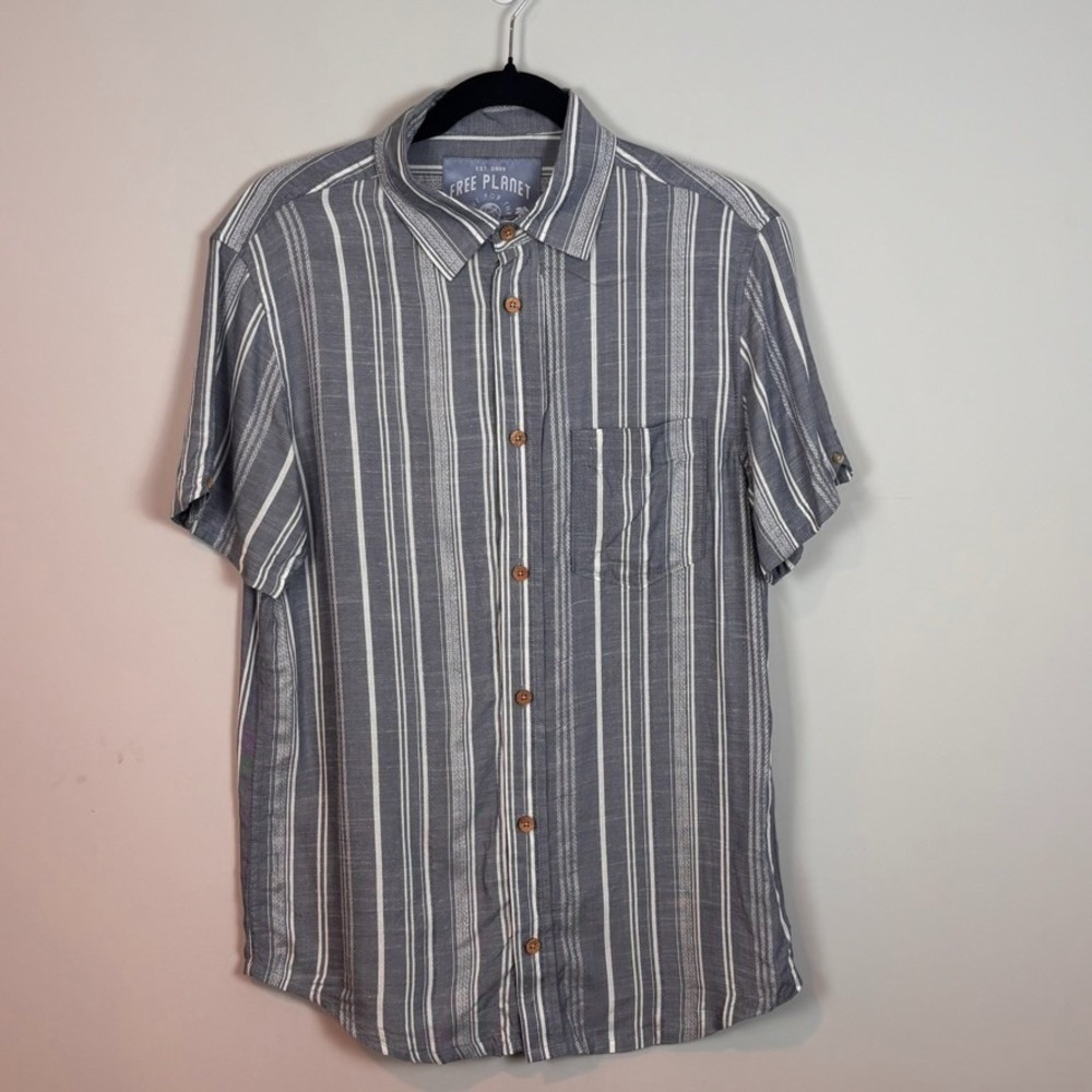 Free Planet Mens Srtiped Lightwiehgt Blue Grey Short Sleeve Button up SM Resort